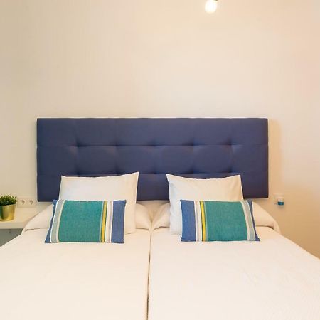 Charming Apartment On The Beach - Pool And Parking マラガ エクステリア 写真