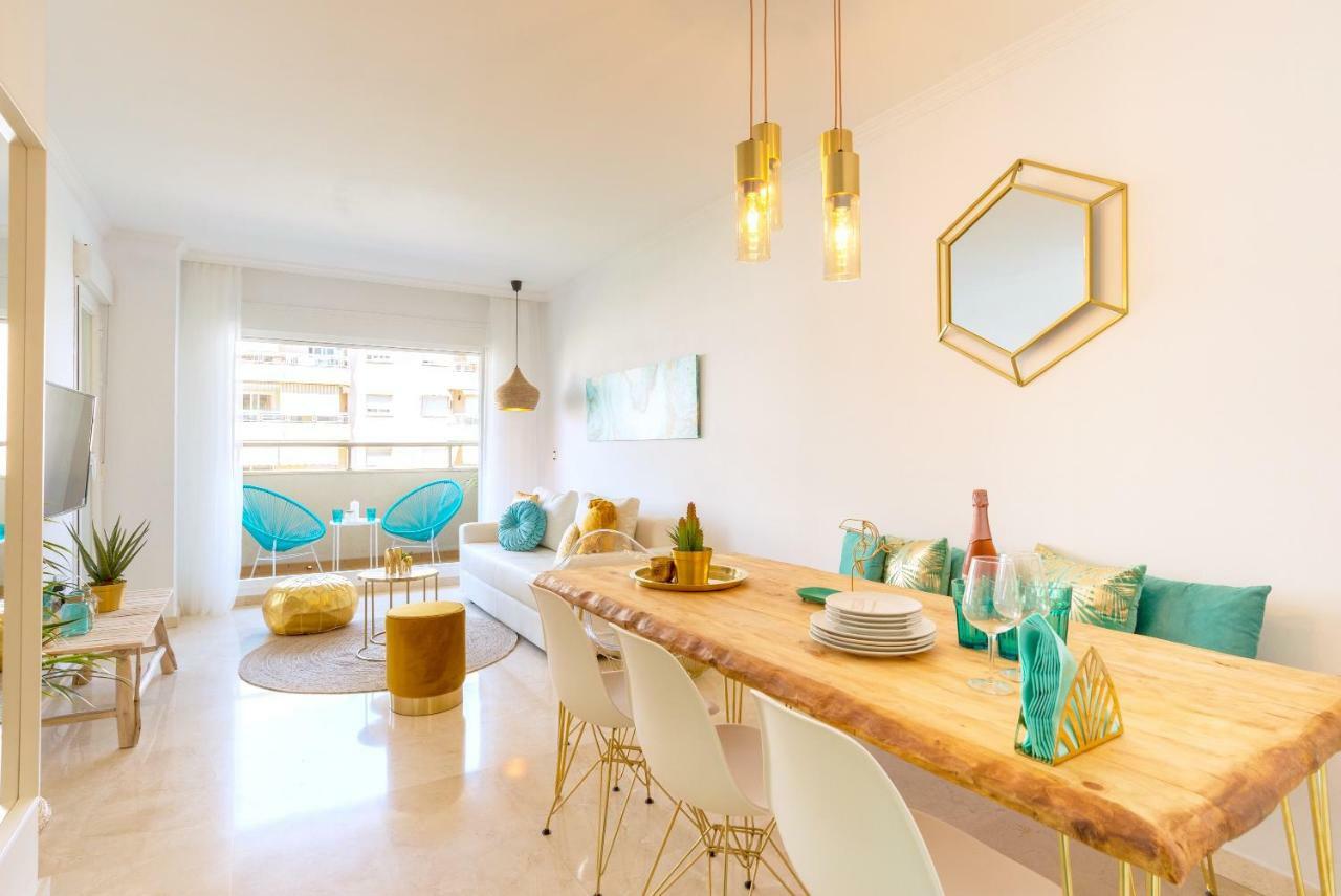 Charming Apartment On The Beach - Pool And Parking マラガ エクステリア 写真