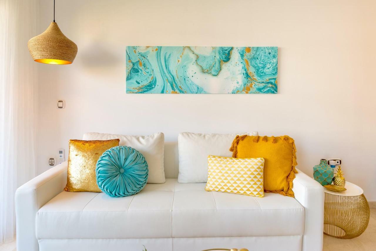 Charming Apartment On The Beach - Pool And Parking マラガ エクステリア 写真