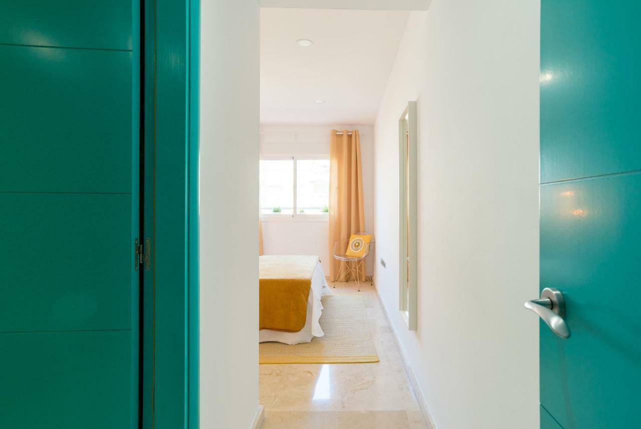 Charming Apartment On The Beach - Pool And Parking マラガ エクステリア 写真