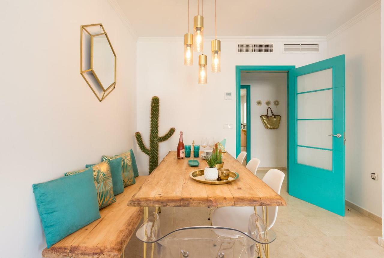 Charming Apartment On The Beach - Pool And Parking マラガ エクステリア 写真