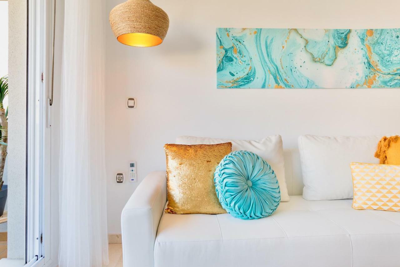 Charming Apartment On The Beach - Pool And Parking マラガ エクステリア 写真