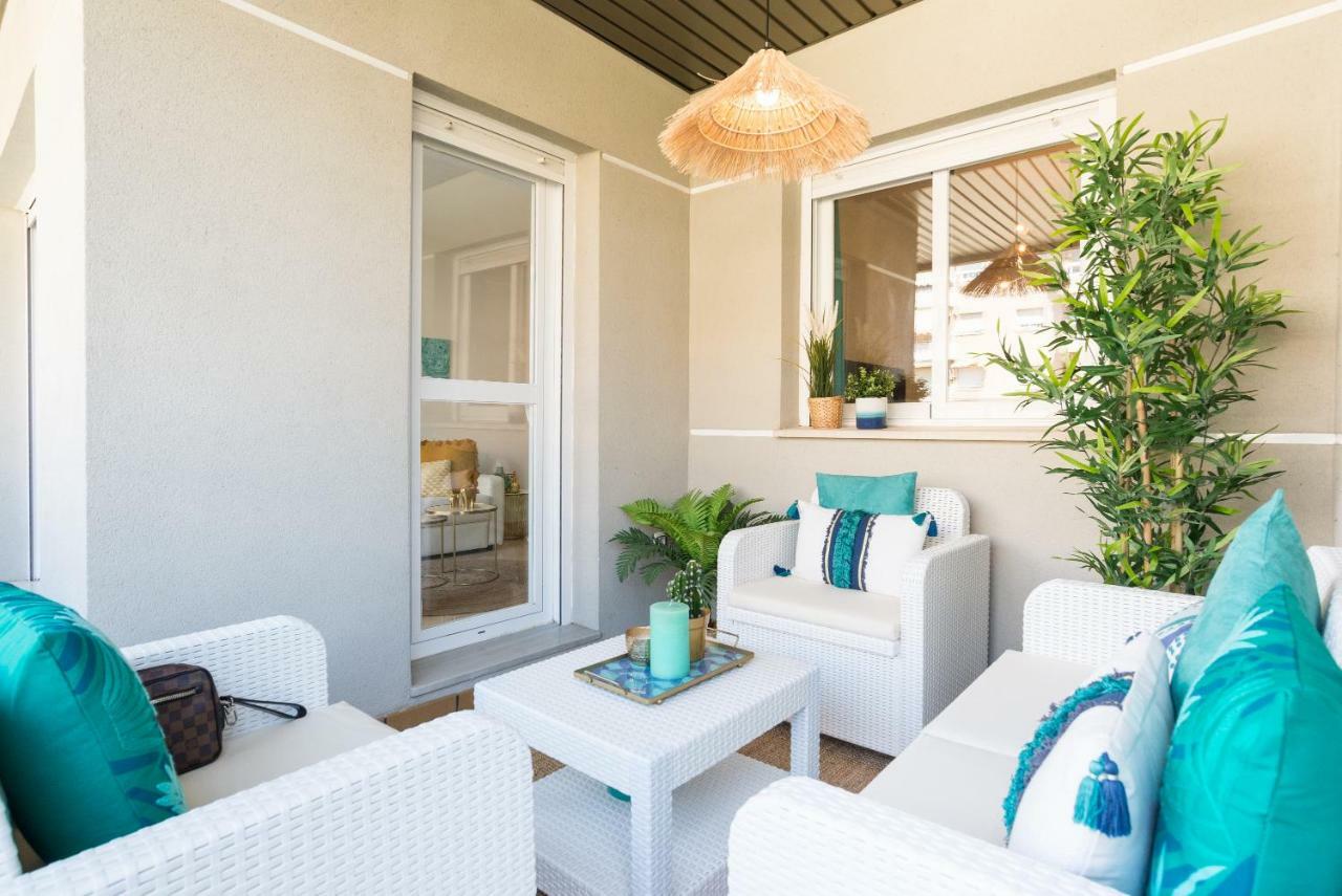 Charming Apartment On The Beach - Pool And Parking マラガ エクステリア 写真