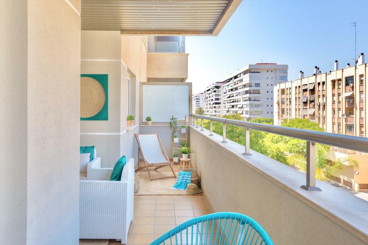 Charming Apartment On The Beach - Pool And Parking マラガ エクステリア 写真