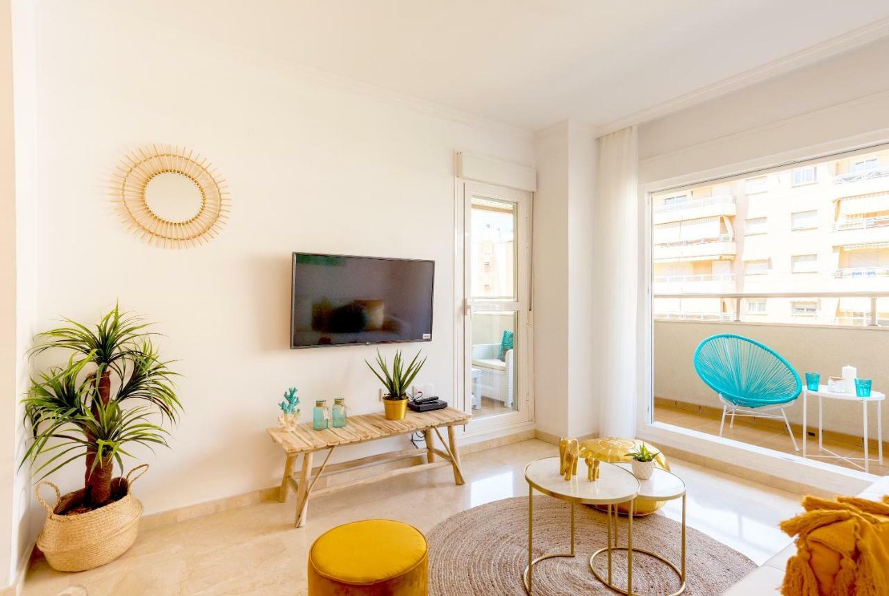 Charming Apartment On The Beach - Pool And Parking マラガ エクステリア 写真
