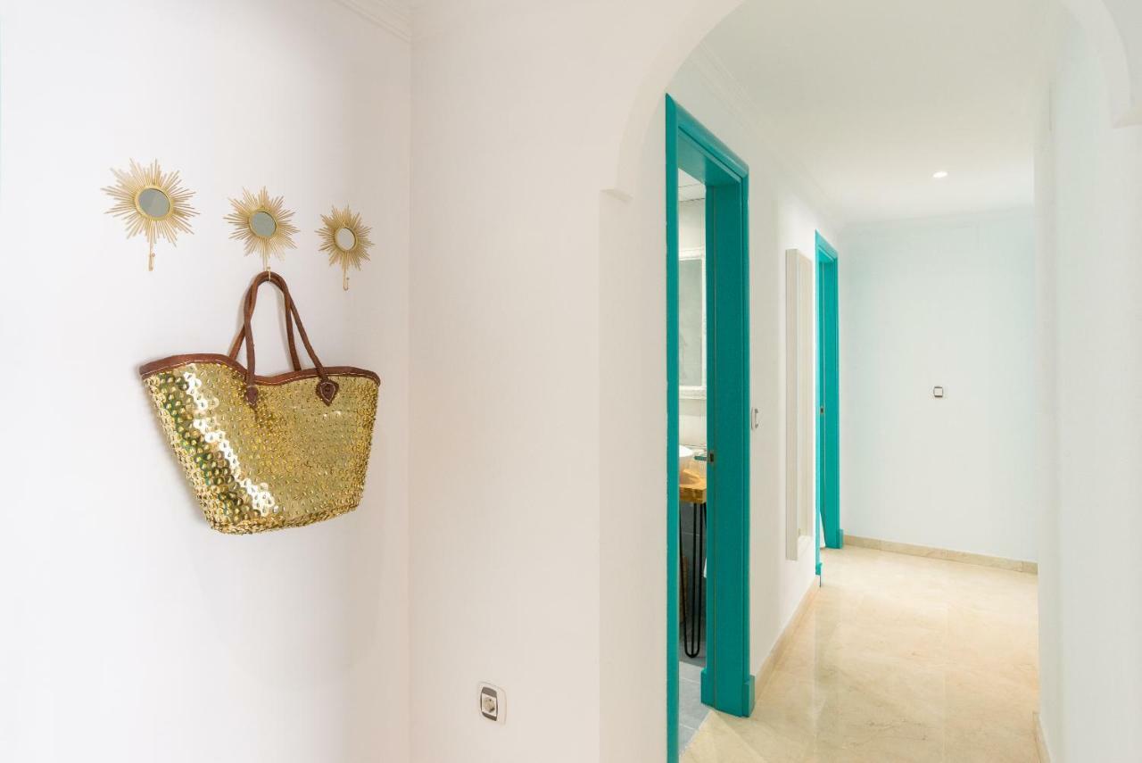 Charming Apartment On The Beach - Pool And Parking マラガ エクステリア 写真