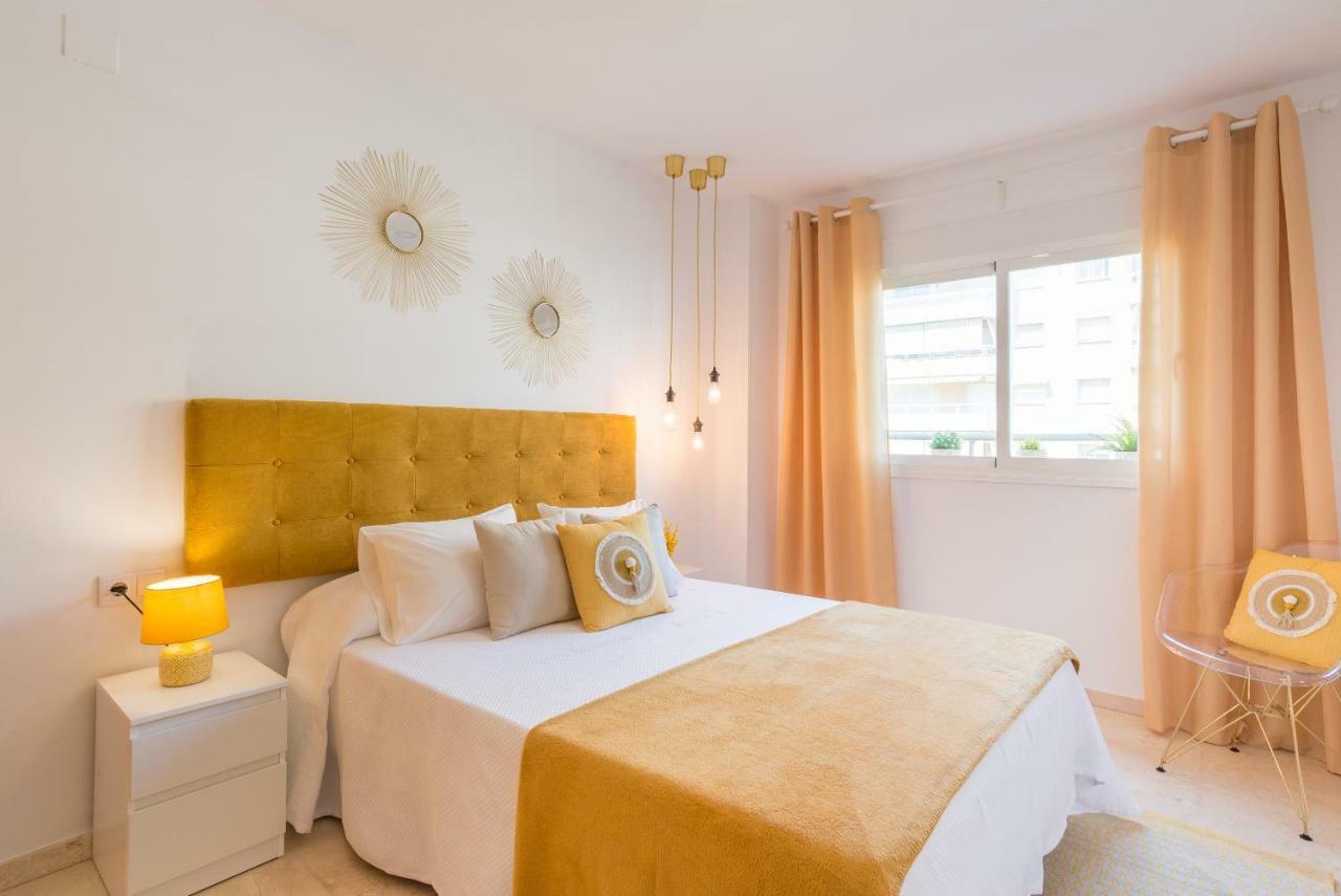 Charming Apartment On The Beach - Pool And Parking マラガ エクステリア 写真