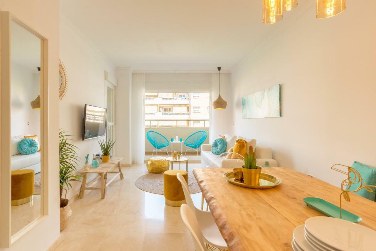 Charming Apartment On The Beach - Pool And Parking マラガ エクステリア 写真