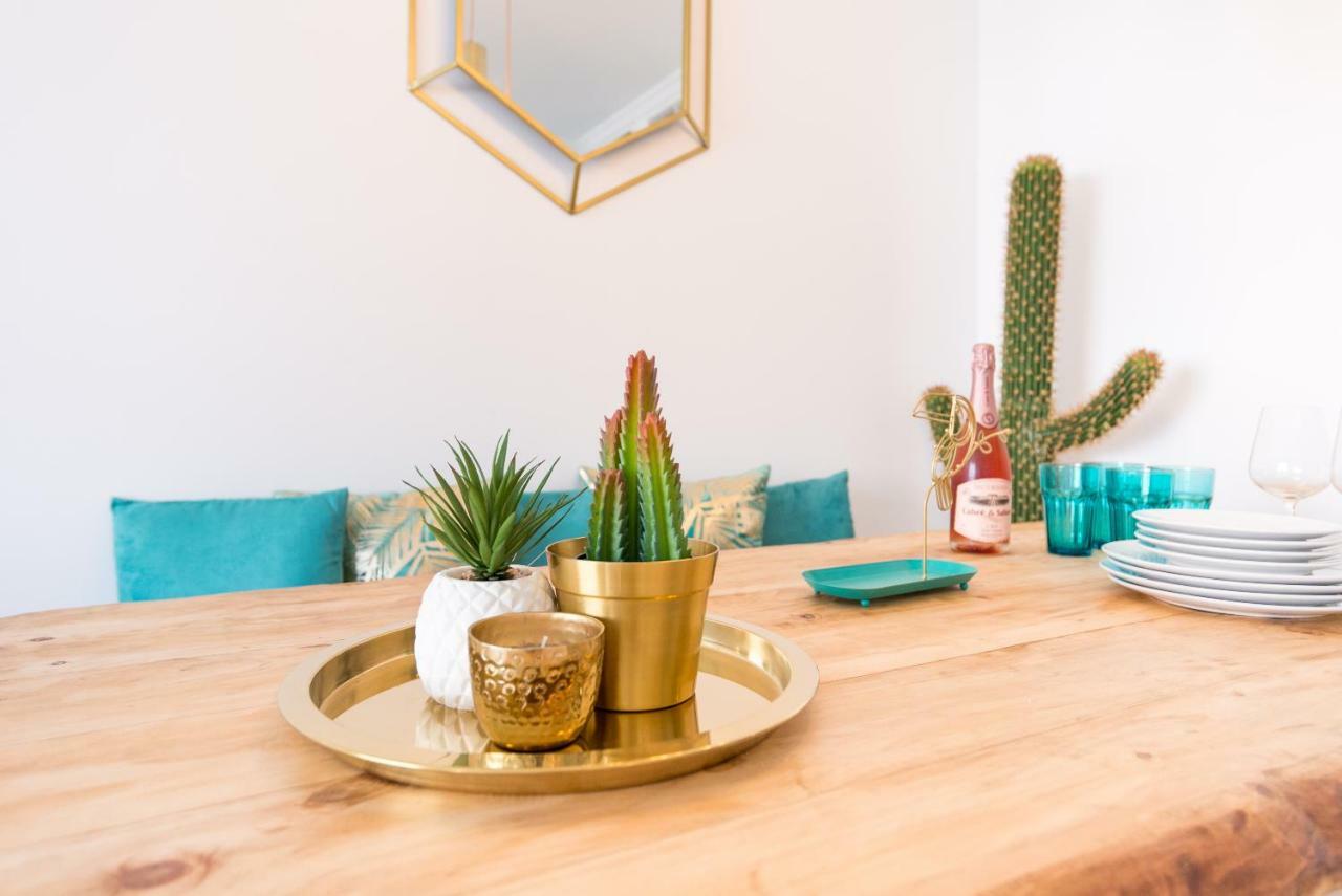 Charming Apartment On The Beach - Pool And Parking マラガ エクステリア 写真