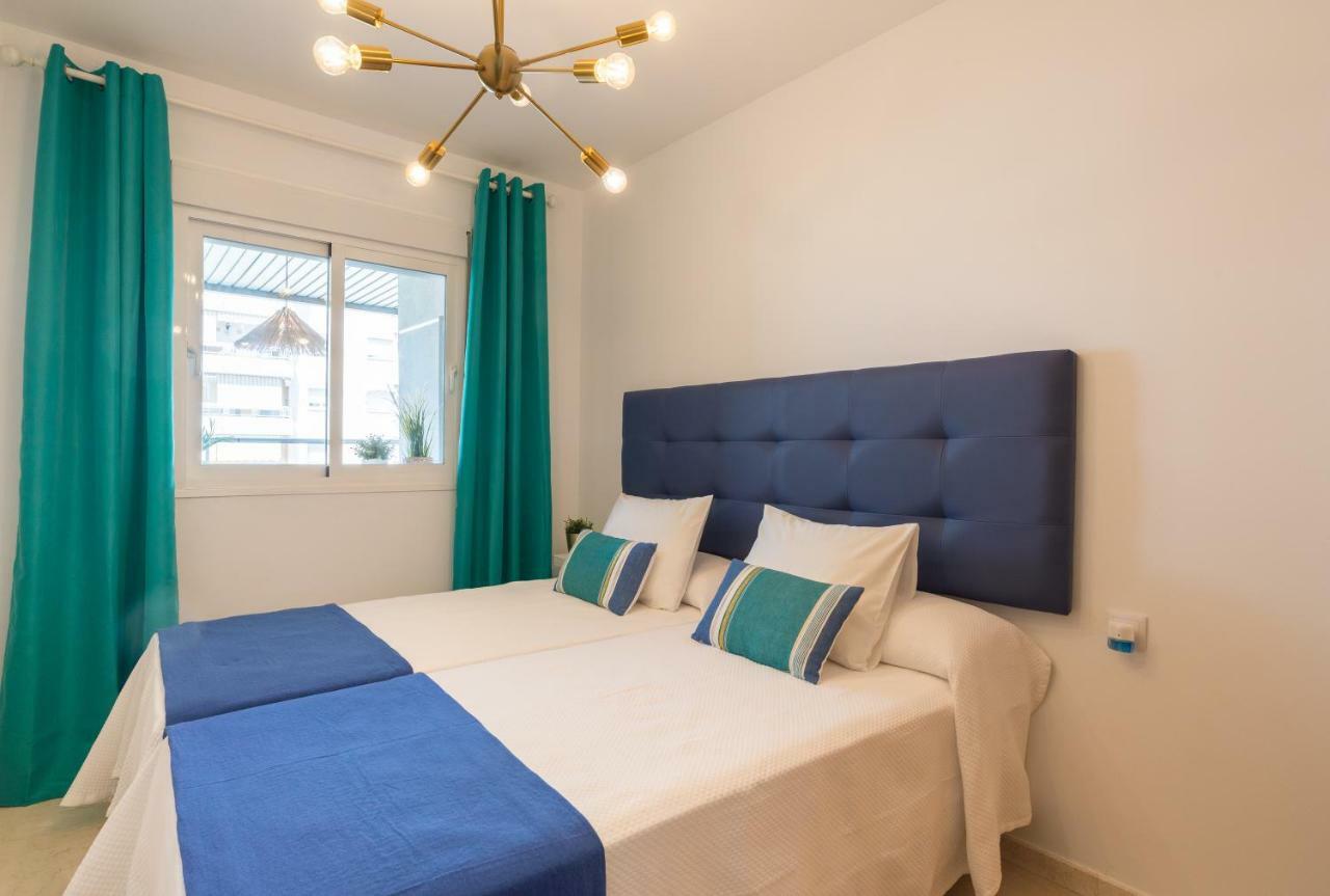 Charming Apartment On The Beach - Pool And Parking マラガ エクステリア 写真