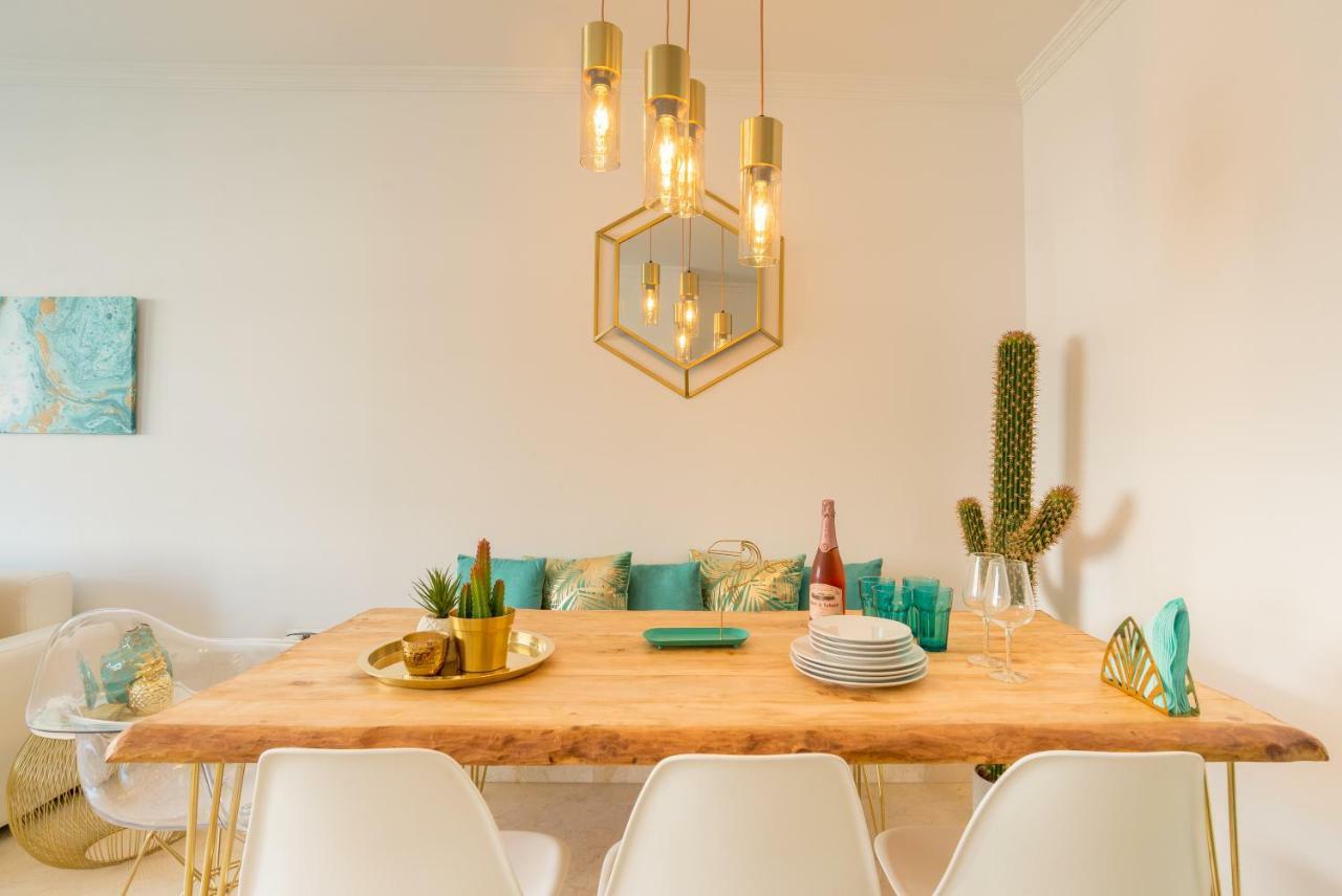 Charming Apartment On The Beach - Pool And Parking マラガ エクステリア 写真