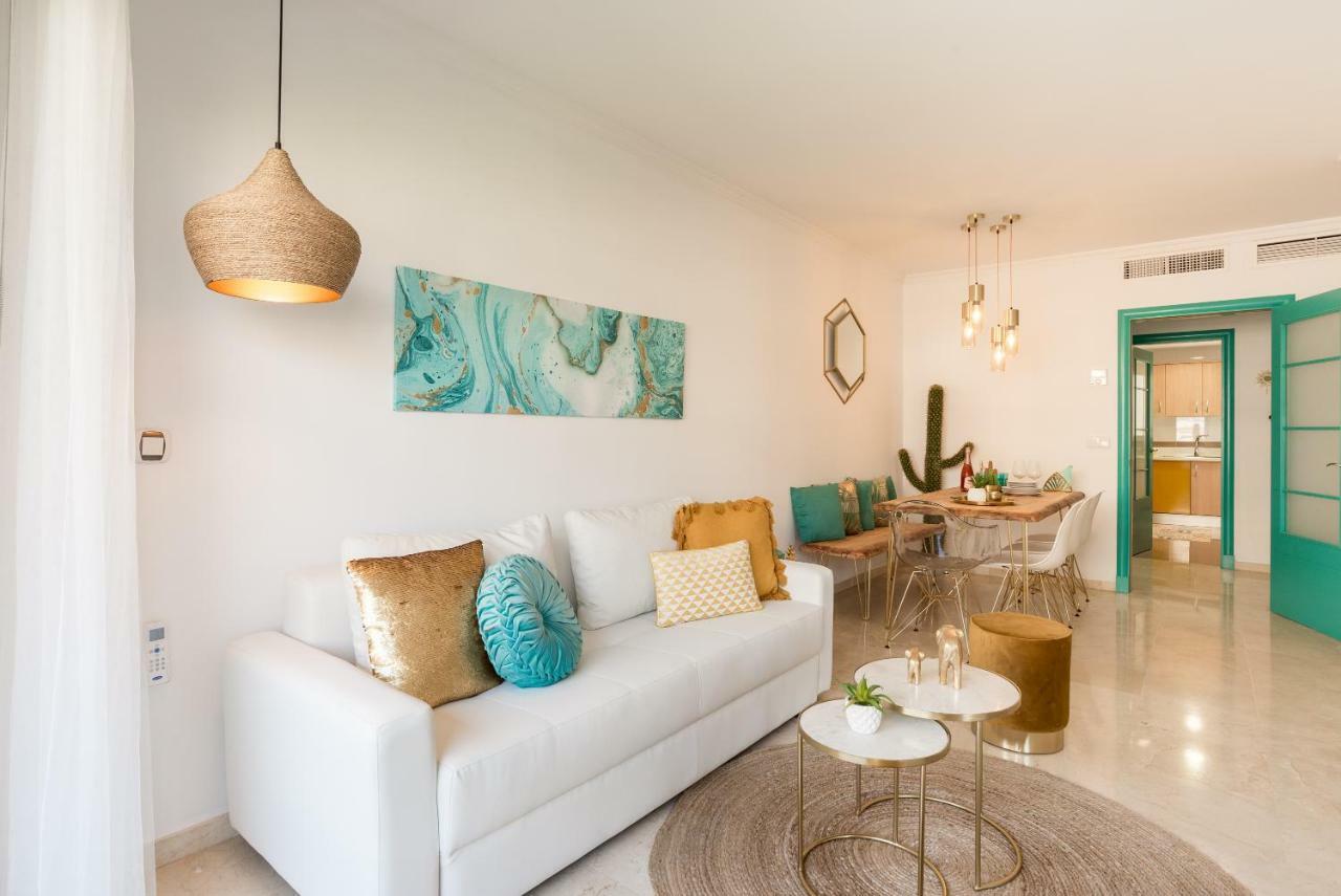 Charming Apartment On The Beach - Pool And Parking マラガ エクステリア 写真