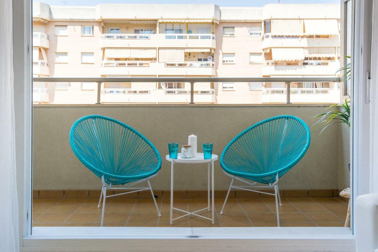 Charming Apartment On The Beach - Pool And Parking マラガ エクステリア 写真